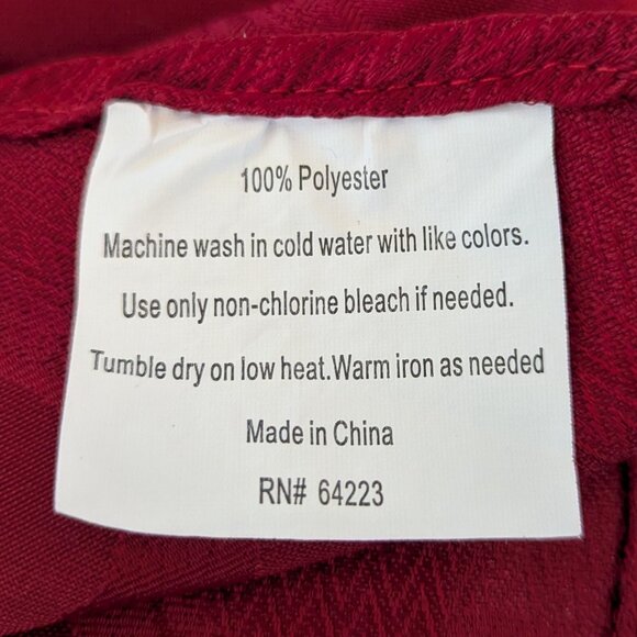 Round Red Scroll Leaf Flower Patterned Tablecloth - Picture 4 of 5